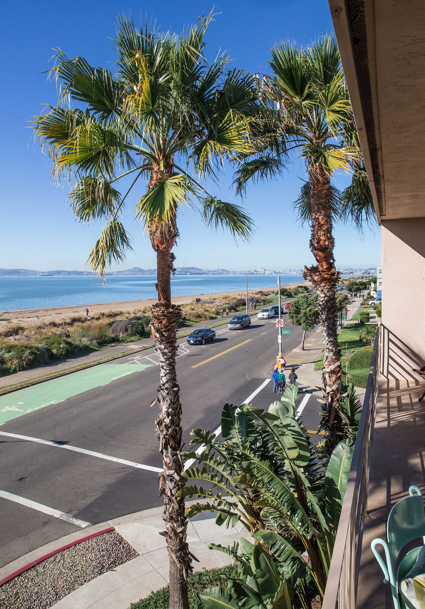 1901 Shoreline Apartments photo 5